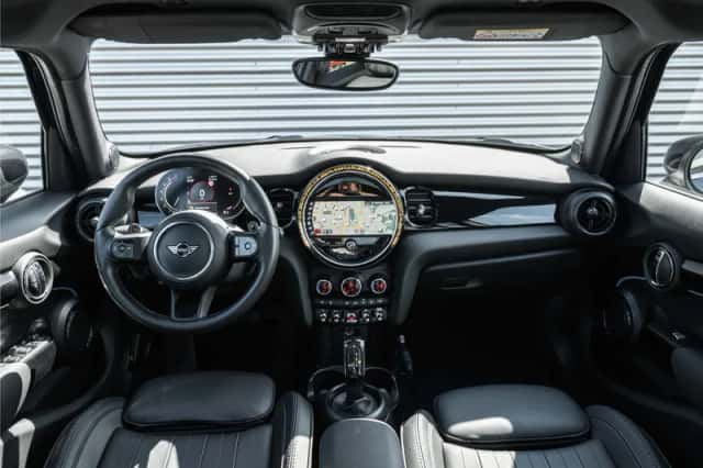 MINI Hatchback (2024) thumbnail 4