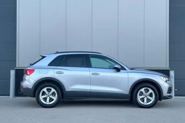 Audi Q3 (2021) thumbnail 5