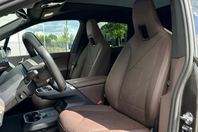 BMW iX (2022) thumbnail 4