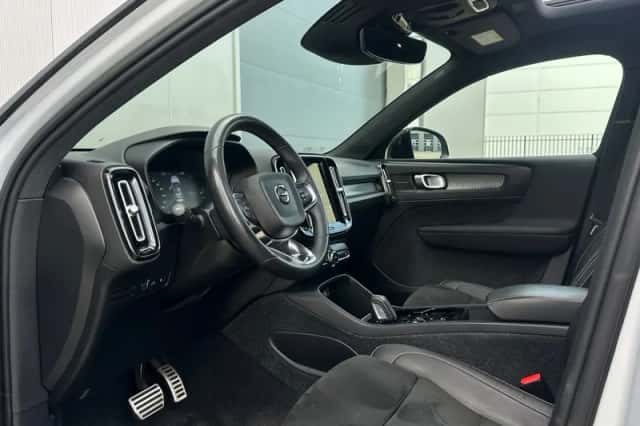 Volvo XC40 (2022) thumbnail 3