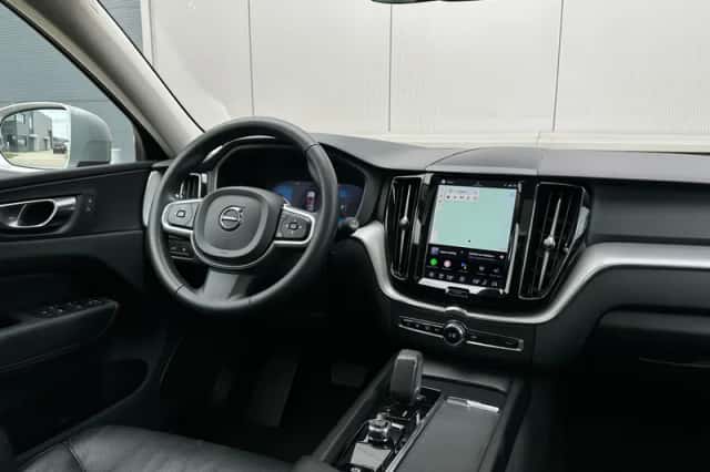 Volvo XC60 (2022) thumbnail 4
