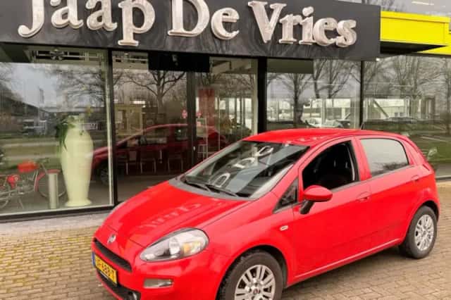 Fiat Punto (2016) thumbnail 1