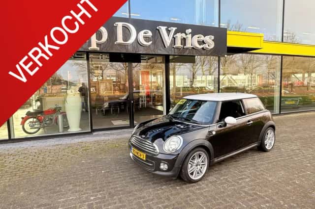 MINI Cooper (2010) thumbnail 1