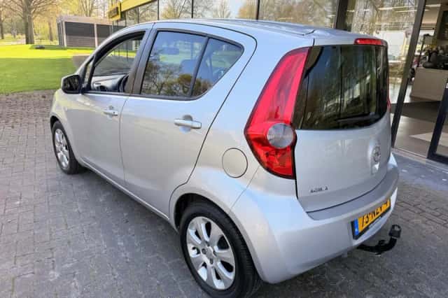 Opel Agila (2010) thumbnail 4