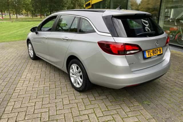 Opel Astra (2018) thumbnail 4