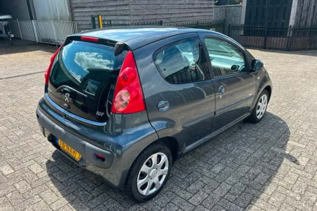 Peugeot 107 (2010) thumbnail 6