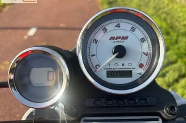 HARLEY-DAVIDSON SPORTSTER (2010) thumbnail 3
