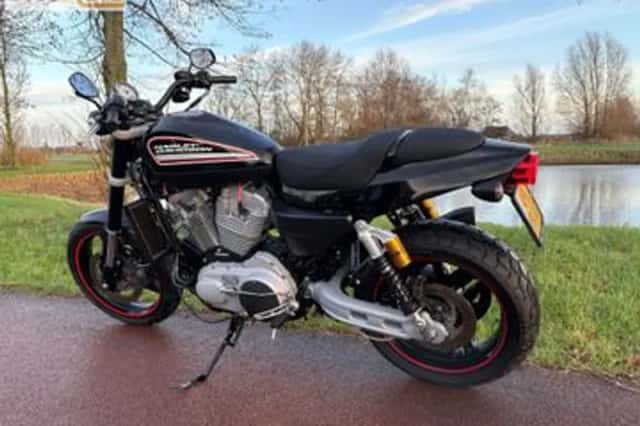 HARLEY-DAVIDSON SPORTSTER (2011) thumbnail 1