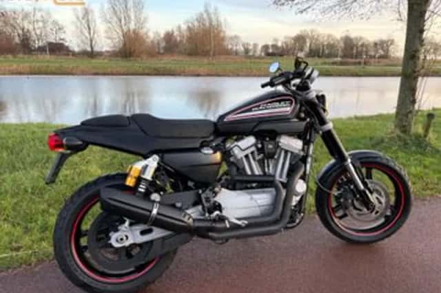 HARLEY-DAVIDSON SPORTSTER (2011) thumbnail 2