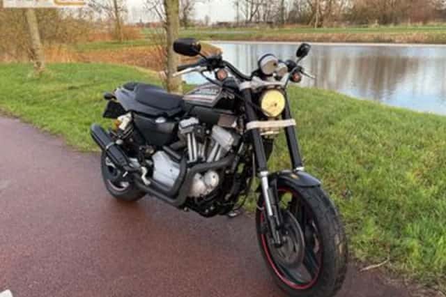 HARLEY-DAVIDSON SPORTSTER (2011) thumbnail 4
