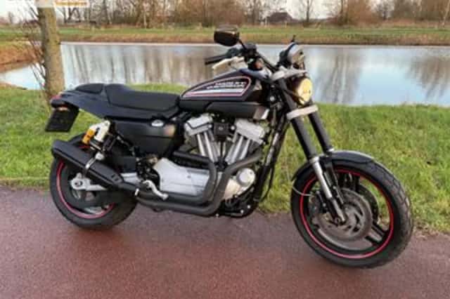 HARLEY-DAVIDSON SPORTSTER (2011) thumbnail 5