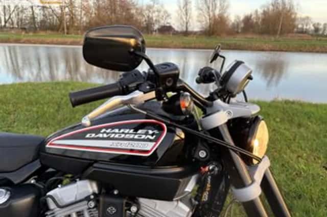HARLEY-DAVIDSON SPORTSTER (2011) thumbnail 6