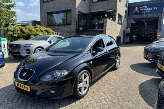 SEAT Leon (2010) thumbnail 2