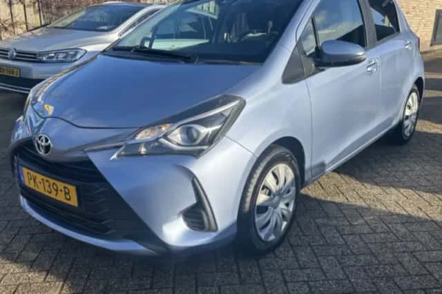 Toyota Yaris (2017) thumbnail 1
