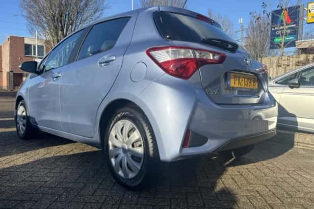 Toyota Yaris (2017) thumbnail 6