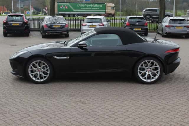 Jaguar F-Type (2017) thumbnail 7