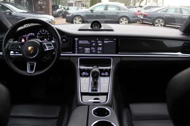Porsche Panamera (2019) thumbnail 2
