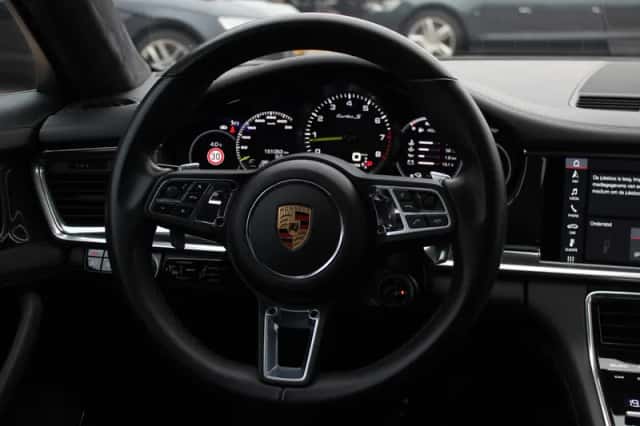 Porsche Panamera (2019) thumbnail 17