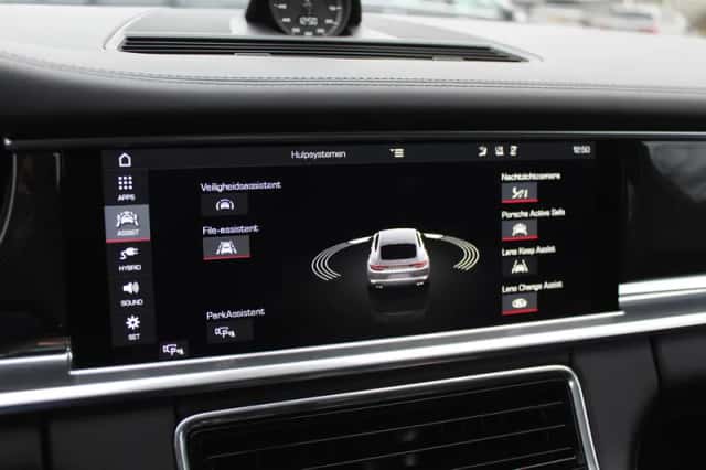 Porsche Panamera (2019) thumbnail 23