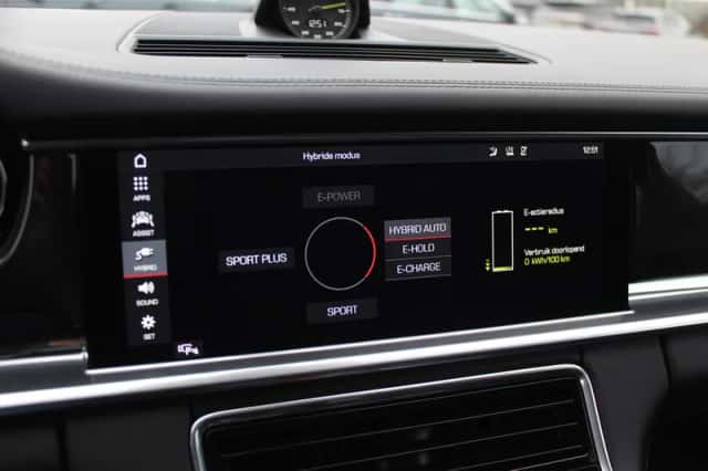 Porsche Panamera (2019) thumbnail 24
