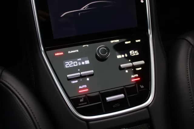 Porsche Panamera (2019) thumbnail 29