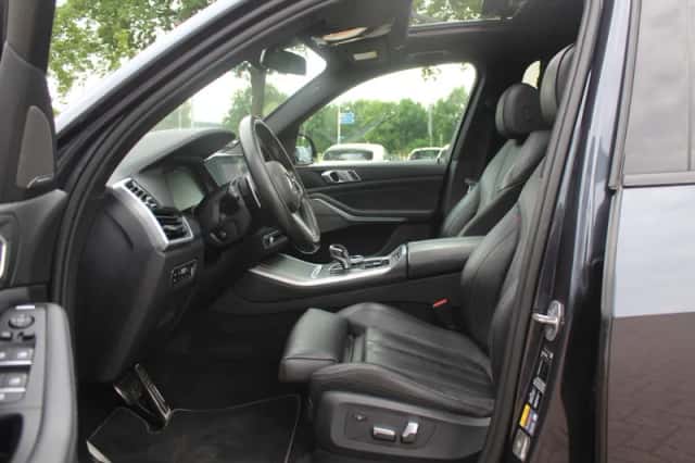 BMW X5 (2019) thumbnail 10