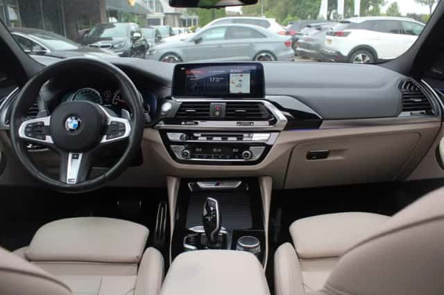 BMW X4 (2019) thumbnail 2
