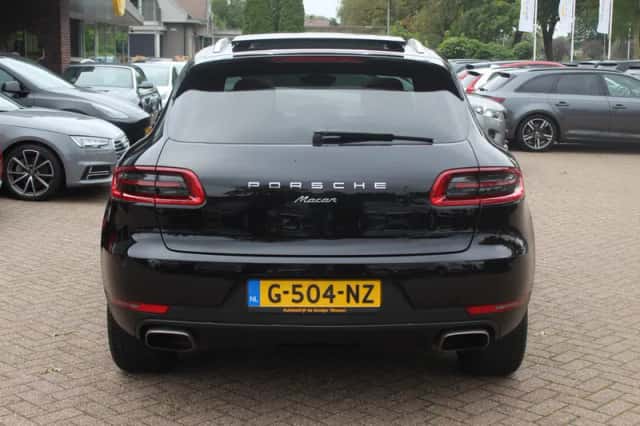 Porsche Macan (2017) thumbnail 15