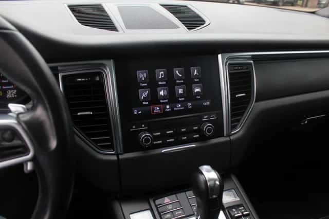 Porsche Macan (2017) thumbnail 19