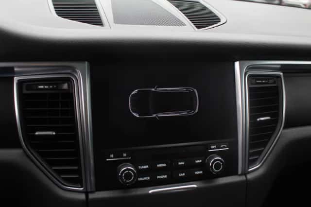 Porsche Macan (2017) thumbnail 20
