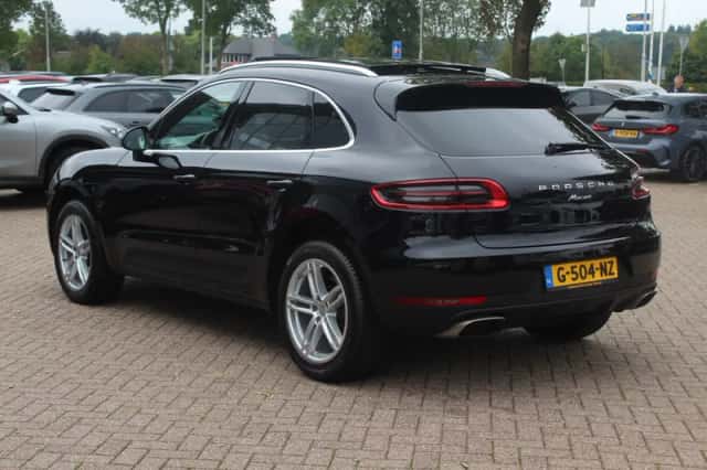 Porsche Macan (2017) thumbnail 3