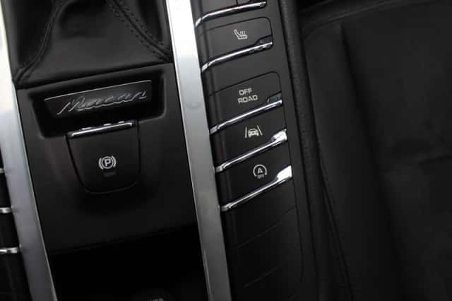 Porsche Macan (2017) thumbnail 27