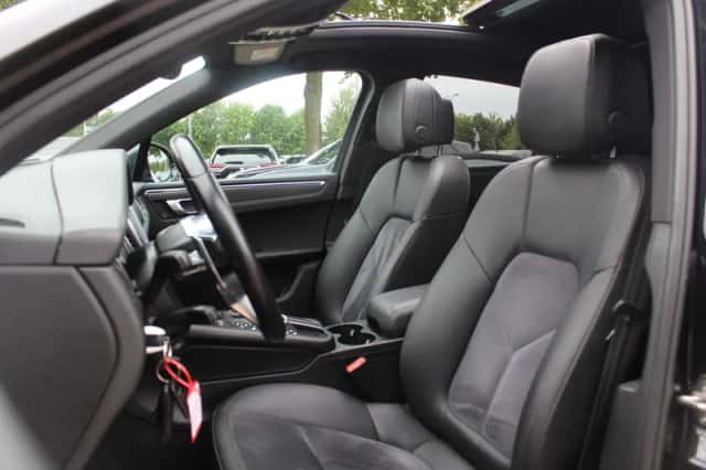Porsche Macan (2017) thumbnail 4