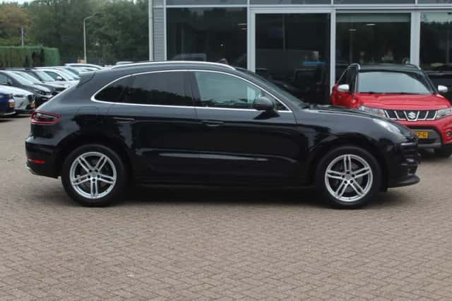 Porsche Macan (2017) thumbnail 5