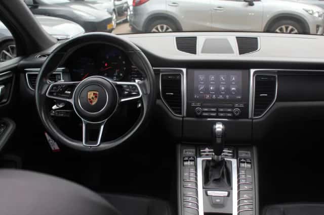 Porsche Macan (2017) thumbnail 9