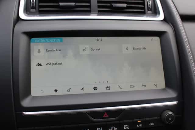 Jaguar E-Pace (2018) thumbnail 22