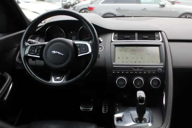 Jaguar E-Pace (2018) thumbnail 9