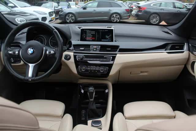 BMW X1 (2016) thumbnail 2
