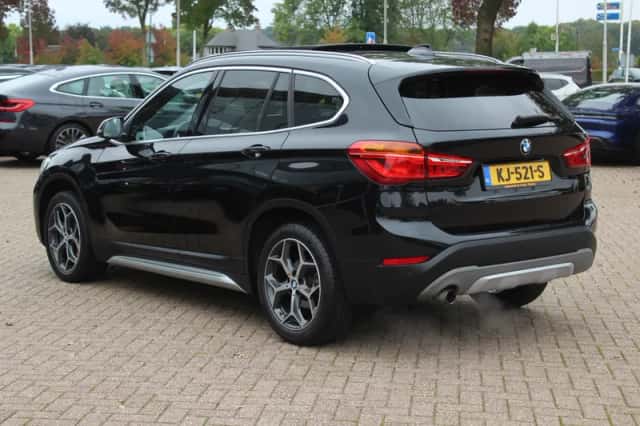 BMW X1 (2016) thumbnail 3