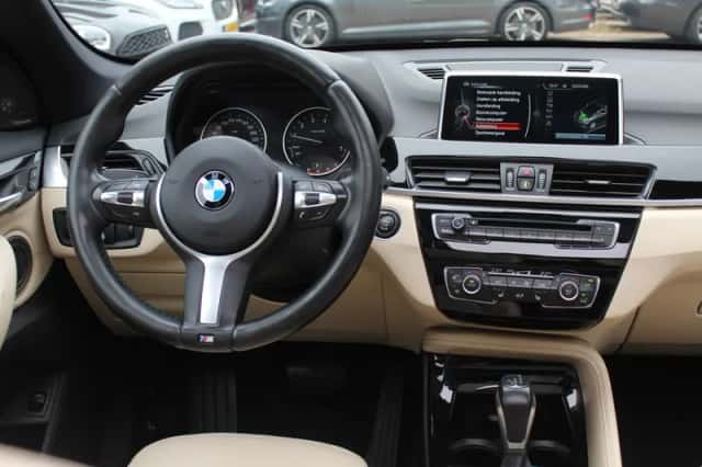 BMW X1 (2016) thumbnail 9