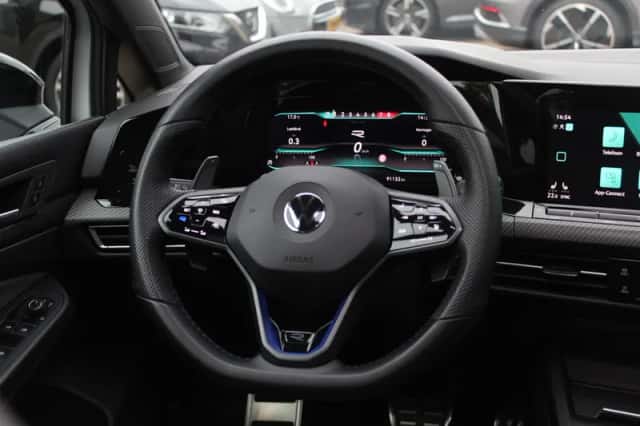 Volkswagen Golf (2022) thumbnail 17