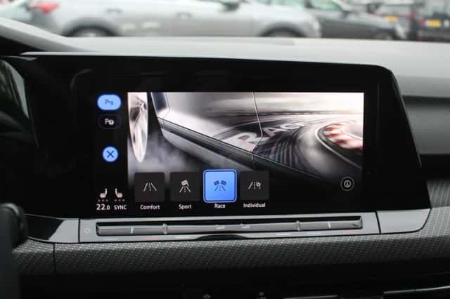 Volkswagen Golf (2022) thumbnail 21