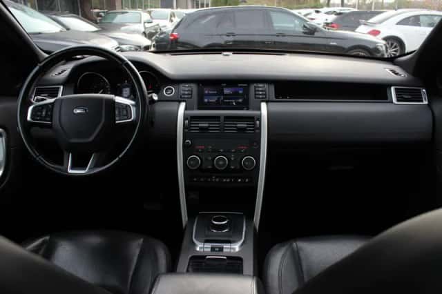 Land Rover Discovery Sport (2017) thumbnail 2