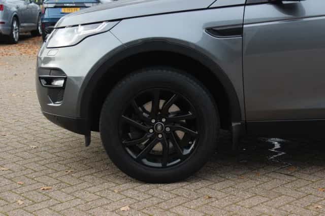 Land Rover Discovery Sport (2017) thumbnail 14