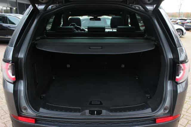 Land Rover Discovery Sport (2017) thumbnail 16