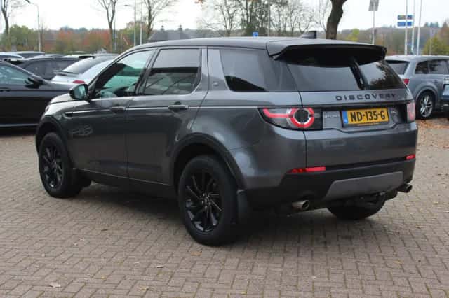 Land Rover Discovery Sport (2017) thumbnail 3