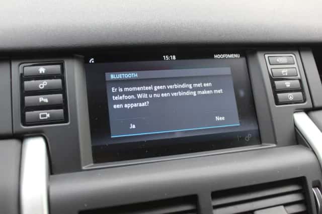 Land Rover Discovery Sport (2017) thumbnail 21