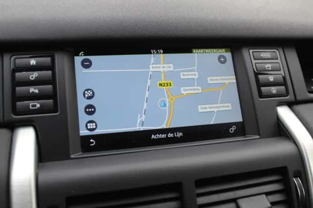 Land Rover Discovery Sport (2017) thumbnail 23
