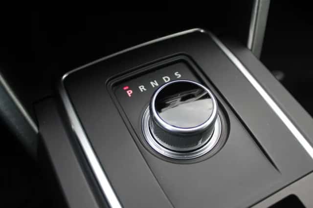 Land Rover Discovery Sport (2017) thumbnail 24