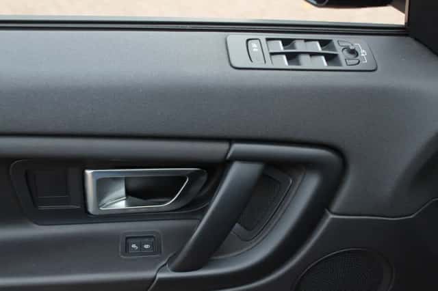 Land Rover Discovery Sport (2017) thumbnail 29